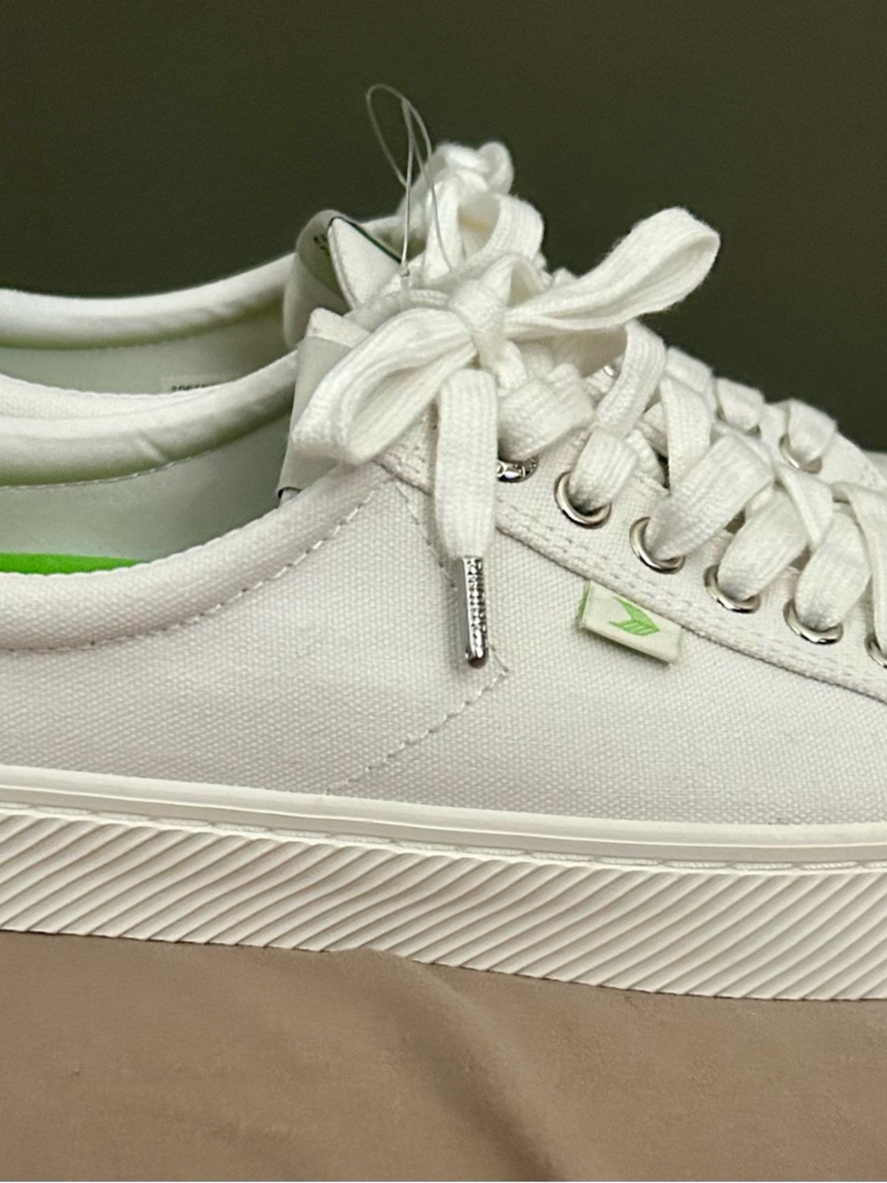 Cariuma OCA Low White Canvas Sneakers. Women’s 9.5. Lace Up Casual Shoes - Picture 5 of 8